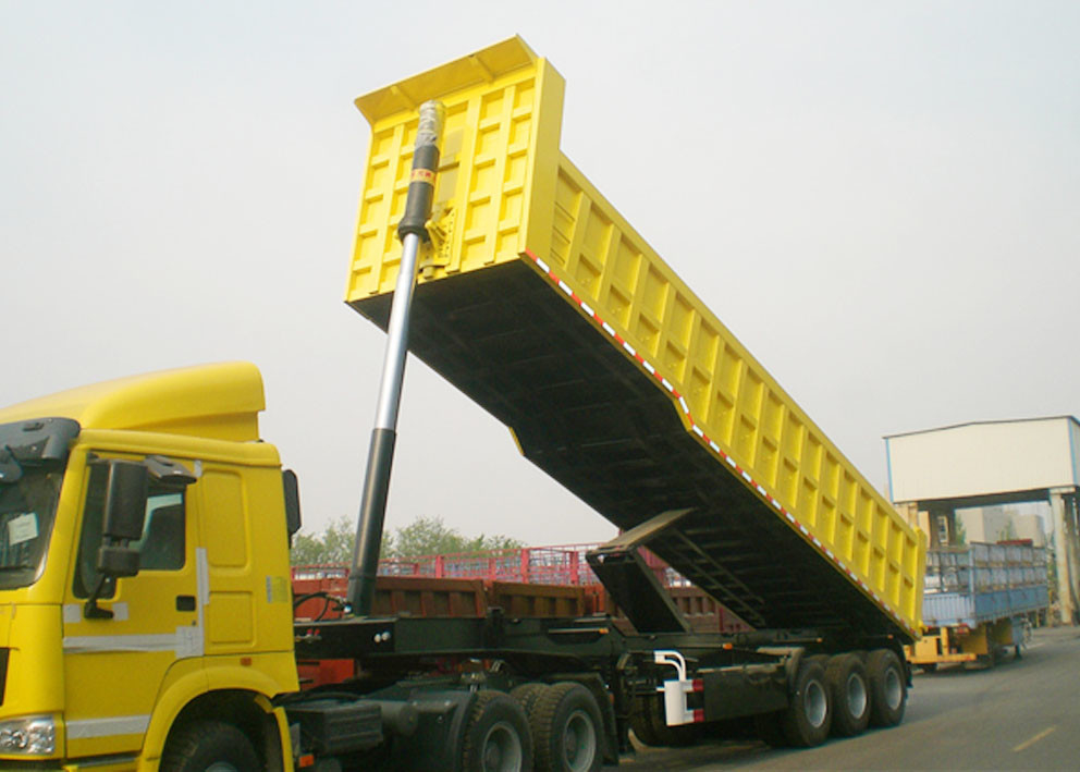 TITAN 3 Axle end dump trailer 30 CBM rear tipping trailer with the capacity of 60 T supplier